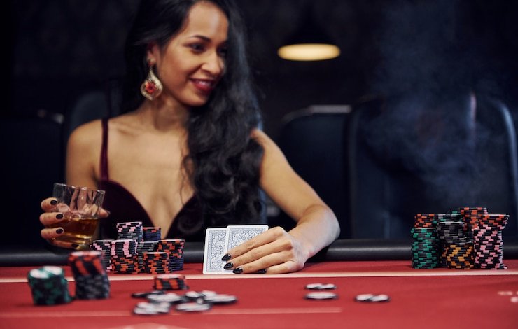 Meja live-dealer baccarat dan Dragon Tiger di studio 95 togel dengan dealer profesional